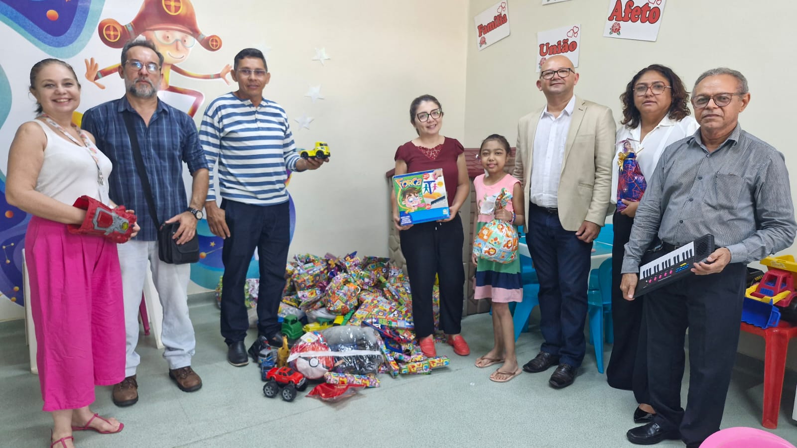 Ouvidoria-Geral do Estado entrega brinquedos para crianças no Hospital Infantil Lucídio Portela