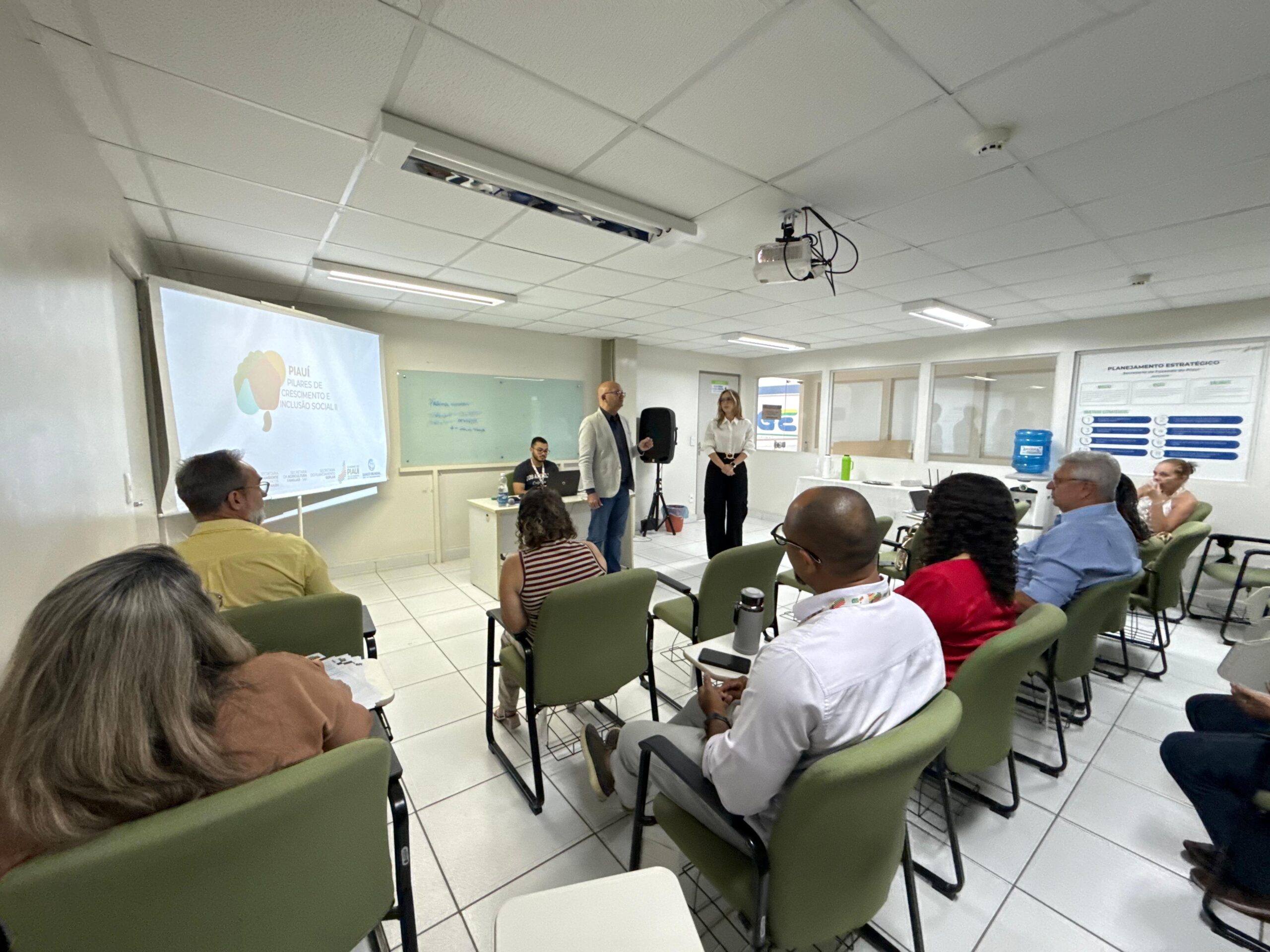 Ouvidoria-Geral do Estado e Seplan promovem capacitação sobre o Projeto Pilares II